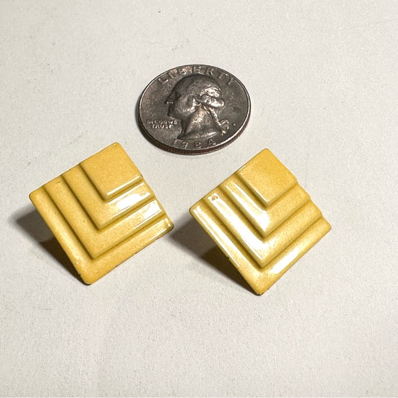 Vintage Solid Yellow Earrings Square with Chevron Shapes Pierced Ears Retro Look - Picture 2 of 4